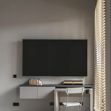 Ivis House Modern In Old Town With Balcony Appartement