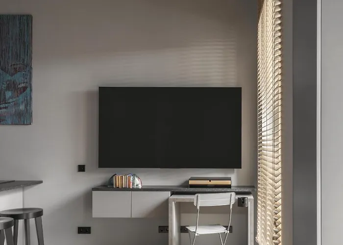 Ivis House Modern In Old Town With Balcony Апартаменты