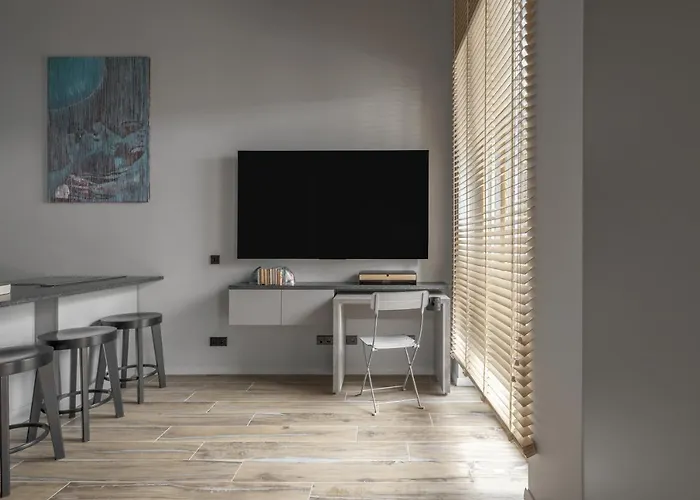 Ivis House Modern In Old Town With Balcony