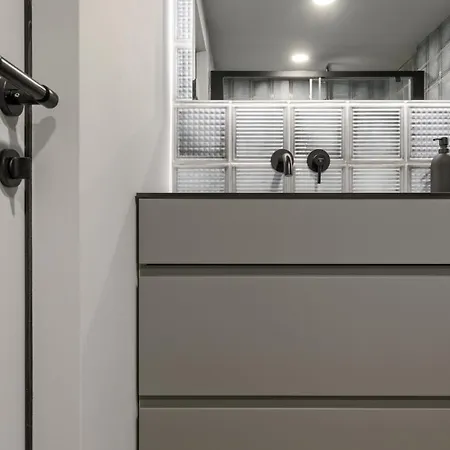 Ivis House Modern In Old Town With Balcony *